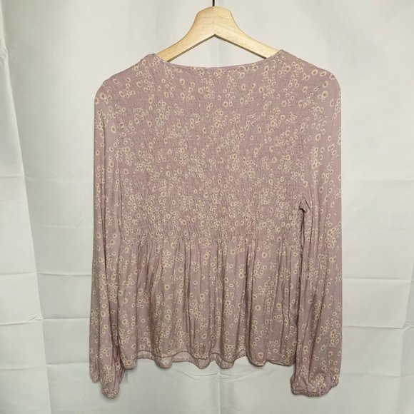 Urban Romantics Floral Blouse Size Medium Lavender - Picture 3 of 5